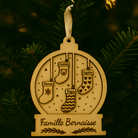 Boule de Noël personnalisée famille en bois – Collection chaussettes