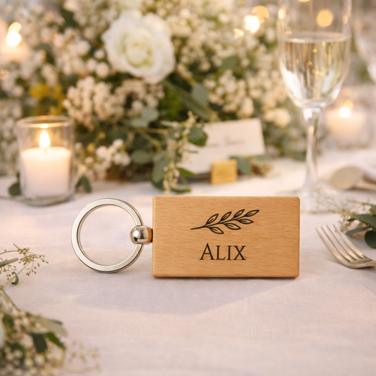 Marque-place personnalisé en bois – Cadeau invité porte-clé