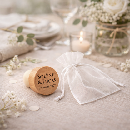 Bouchon personnalisé – Cadeau invité mariage en bois gravé