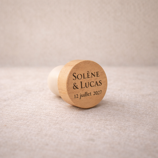 Bouchon personnalisé – Cadeau invité mariage en bois gravé