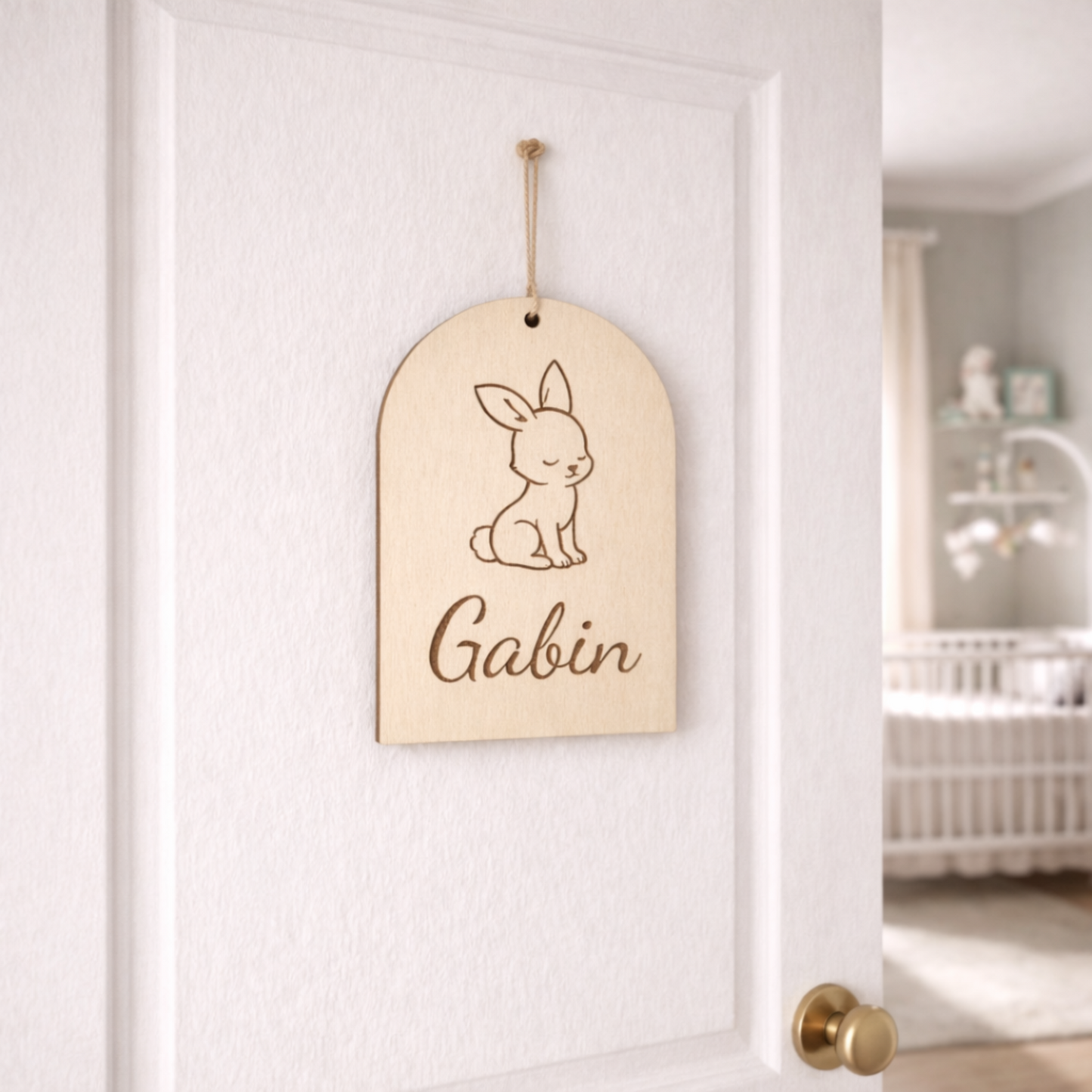 Plaque prénom décorative à suspendre en bois clair